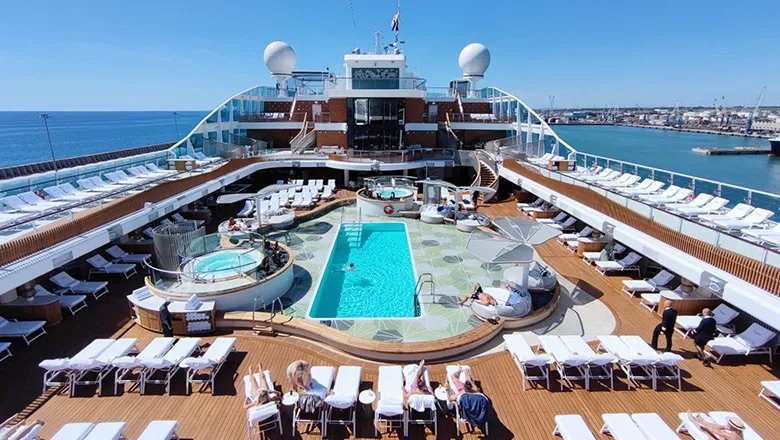 Oceania Allura pool deck