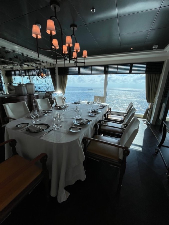 Putting green on board the Oceania Allura